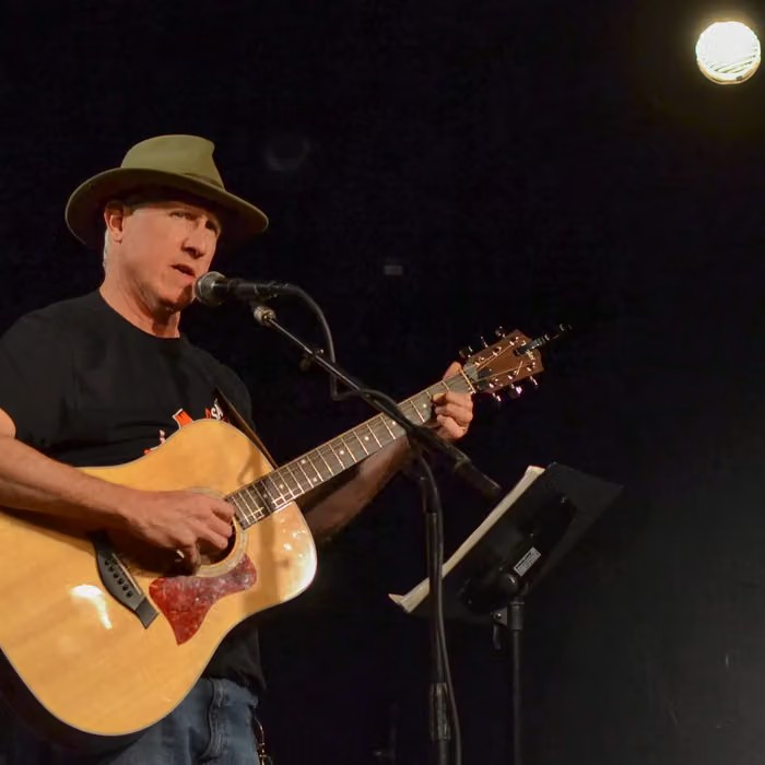 Barry Jones performing for Acoustic in the Caves at Fence Stile